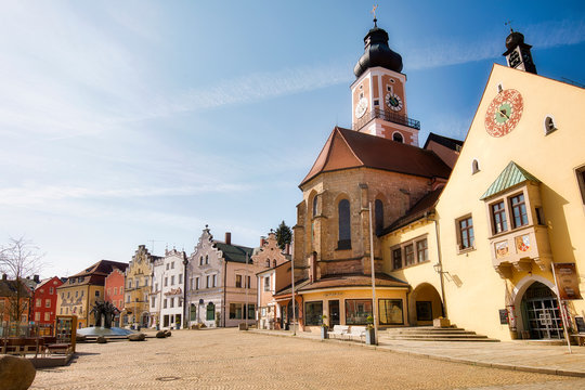 Der leere Marktplatz in der Stadt Cham