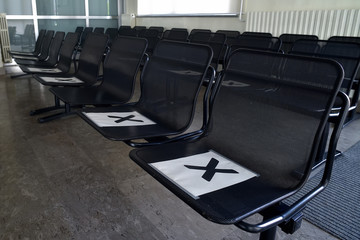 sala aspetto con distanza sociale