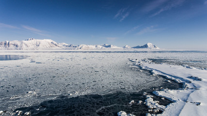 Arktyczne krajobrazy na południowym Spitsbergenie - obrazy, fototapety, plakaty