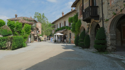Il villaggio neomedievale di Grazzano Visconti in Emilia Romagna