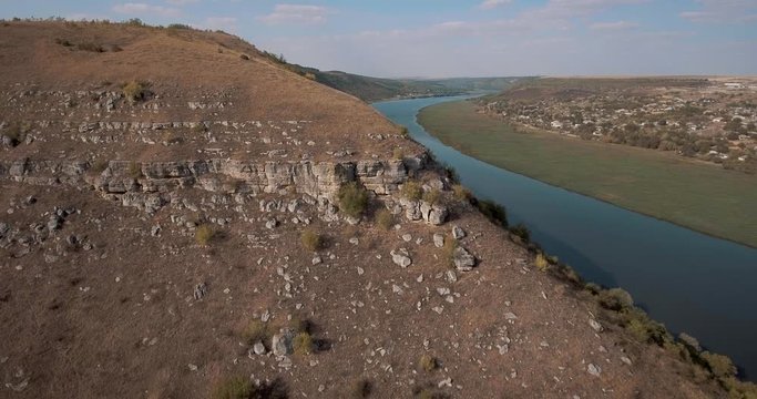 The valeys of Dniester River, Tipova manastery, Moldova
Riul Nistru, Manastirea Tipova, Moldova