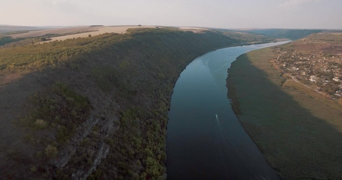 The valeys of Dniester River, Tipova manastery, Moldova
Riul Nistru, Manastirea Tipova, Moldova