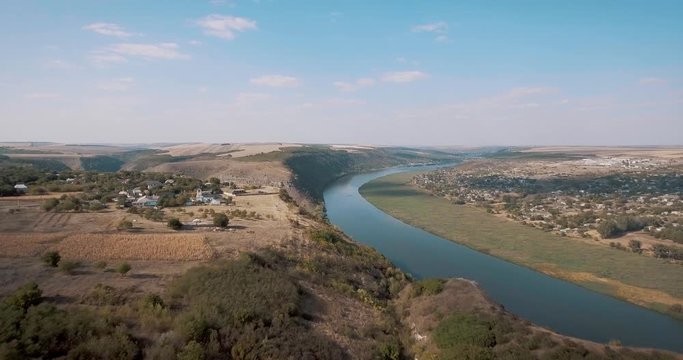 The valeys of Dniester River, Tipova manastery, Moldova
Riul Nistru, Manastirea Tipova, Moldova