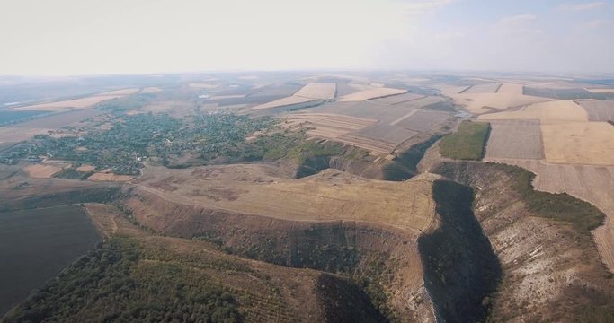 The valeys of Dniester River, Tipova manastery, Moldova
Riul Nistru, Manastirea Tipova, Moldova