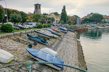 Schiffe am ufer des  Lago Maggiore