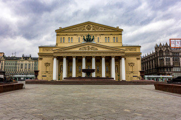 Obraz premium Russia. Big theater. Walk around Moscow on a cloudy day.