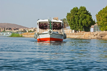 Fototapeta na wymiar Traditional egyptian felluca boat on Nile