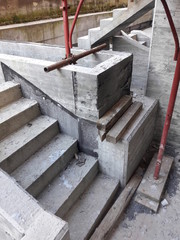 Lavori in corso nel cantiere edile in primavera