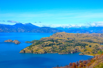 Fototapeta premium lake in the mountains in the autumn
