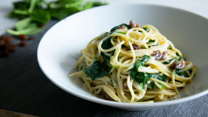 
Spaghetti with artichokes and ham