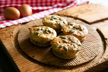 Salty zucchini and curry muffins