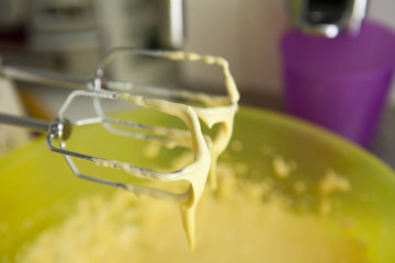 cream dripping from the blender waiting for the chef
