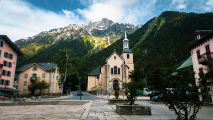 Fototapeta na wymiar church in the alps