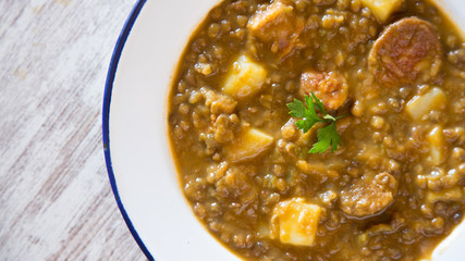 Lentejas con chorizo y patatas