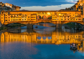 Fototapeta premium Florence Ponte Vecchio with two litte boats of 