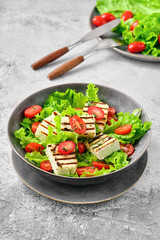 Salad with grilled cheese, tomato and wine sauce