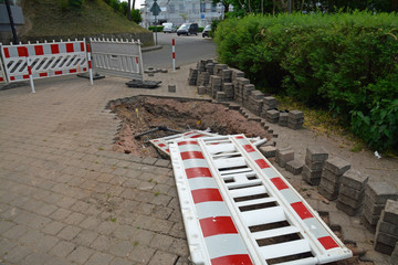 ungesicherte baustelle