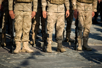 Turkish soldiers waiting in line with rifles