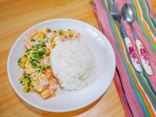 scrambled eggs with shripms and stream rice