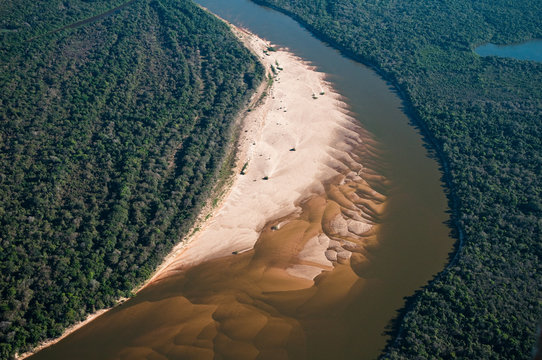 Vista aérea do Rio Javaés e Ilha do Bananal, Tocantins, Brasil.