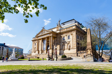 Obraz premium Hessisches Staatstheater Wiesbaden, 10.04.2020.