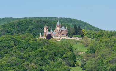 Fototapeta na wymiar Die Drachenburg im Siebengebirge im Frühling 2020; Deutschland