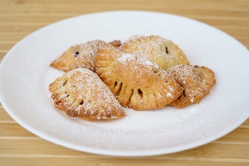 Cheesecake sprinkled with sugar