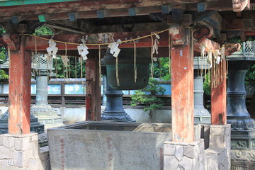 Fototapeta na wymiar Old well of Ueno Park Shrine