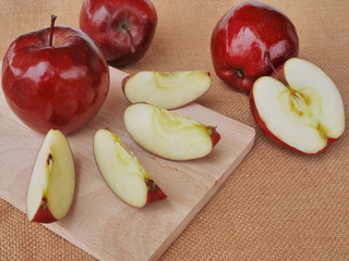 Sliced apple on a cuttingboard