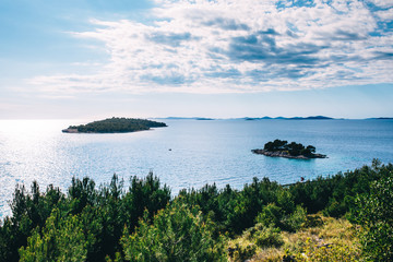 Fototapeta na wymiar Seascape. Idyllic Mediterranean seascape overlooking nearby islands. Clean turquoise water and lush green vegetation. Vacation background with copy space. Beautiful Mediterranean countries.Croatia