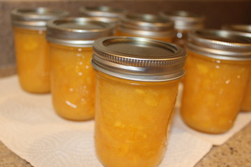 Jars of peach jelly to eat