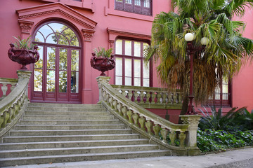 Fototapeta na wymiar Porto Botanical Garden. Main entrance, pink facade of Casa Andresen, Porto, Portugal.