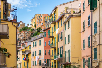 Fototapeta na wymiar The colorful of the small Italian commune of Riomaggiore, Spezia, Italy