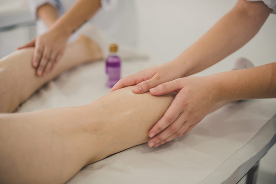 Massagem na panturrilha