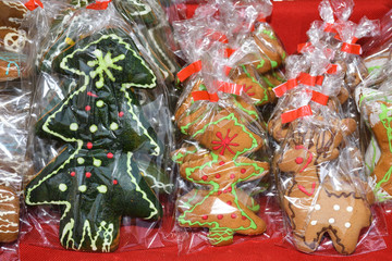 Fototapeta premium Gingerbread men and gingerbread