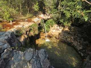 cachoeira agua transparente 