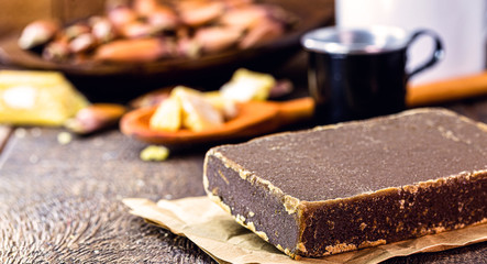 Sweet made with sugar cane, molasses or brown sugar, made at home in an artisanal way.