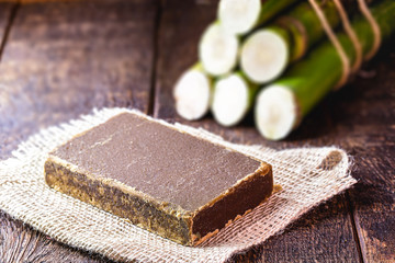 Rapadura is a sugar cane-based sweet, of African origin and consumed in Latin America, in countries like Colombia, Venezuela, Mexico, Ecuador and Guatemala.