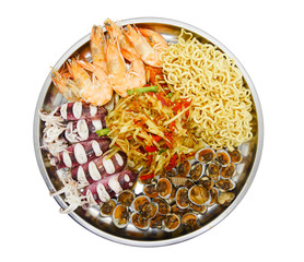 Somtum cooking noodle with seafood