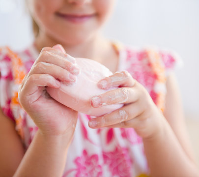 Close up girl (6-7) washing hands - Powered by Adobe