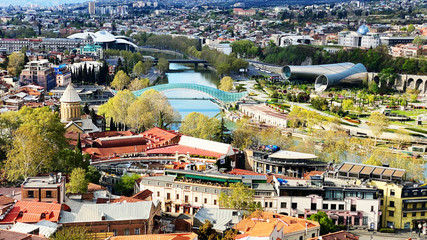 Obraz premium TBILISI, GEORGIA APRIL 19, 2020: Beautiful aerial view of the old part of city in Tbilisi, Georgia