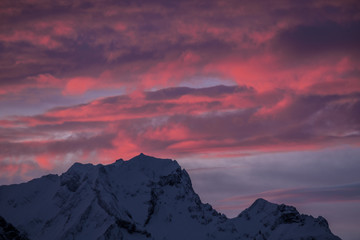 Fototapeta na wymiar Abendrot, Himmel, rote Wolken, Alpen, berge