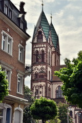 Fototapeta na wymiar Blick von der Klarastraße auf die Herz-Jesu-Kirche in Freiburg