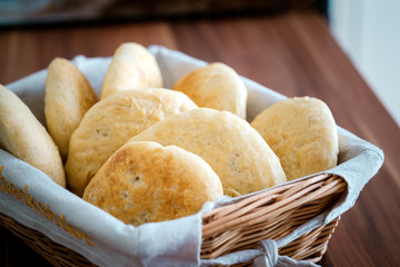 Naklejka premium Burgerbrötchen selbstgemacht