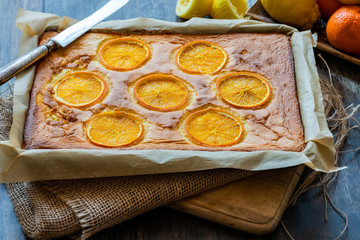  Citrus cake decorated with sliced orange