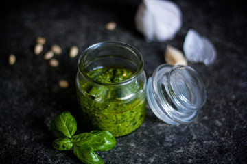 Farfalle-Nudeln mit Barlach-Pinienkern-Pesto