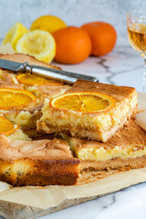  Citrus cake decorated with sliced orange