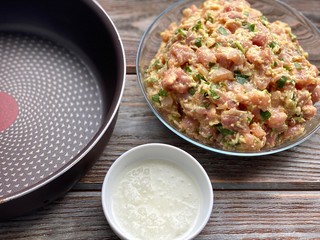 Meat cutlets are ready to fry in a pan, a recipe for cooking homemade food.