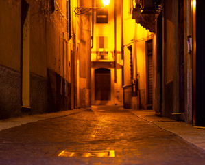 Fototapeta na wymiar verona alley by night