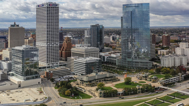 Milwaukee Downtown 3 (16x9) © Inside Out Aerial